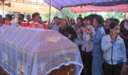 Hành vi man rợ của kẻ làm nhục, giết rồi ném xác bé gái xuống suối